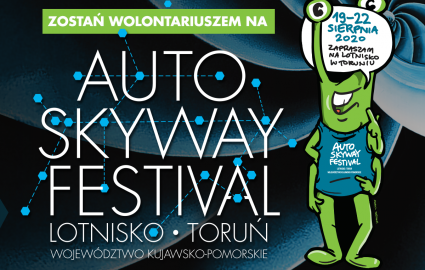 plakat promujący Auto Skyway Festival błękitna turbina samolotu i postać zielonego UFOludka na granatowym tle i białym tekstem Auto Skyway Festival. Lotnisko.